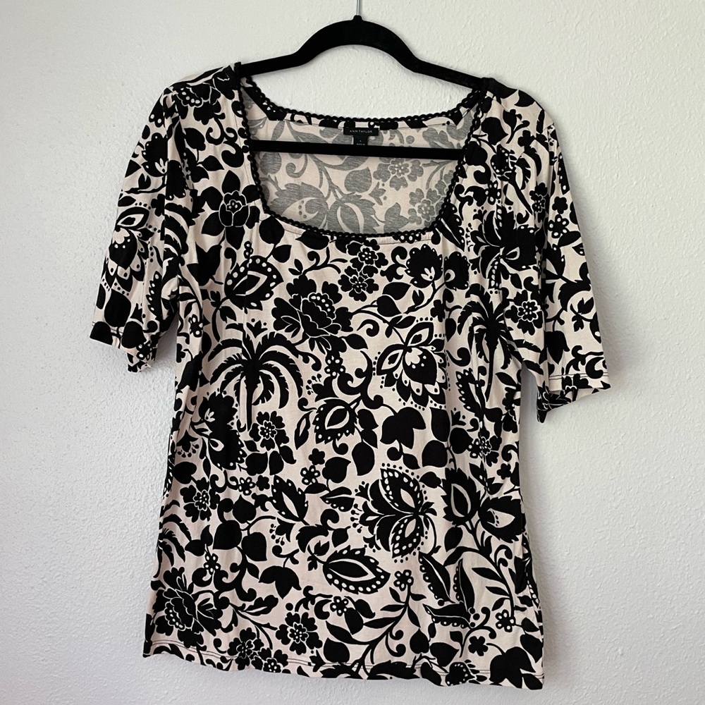 Ann Taylor black and tan patterned shirt